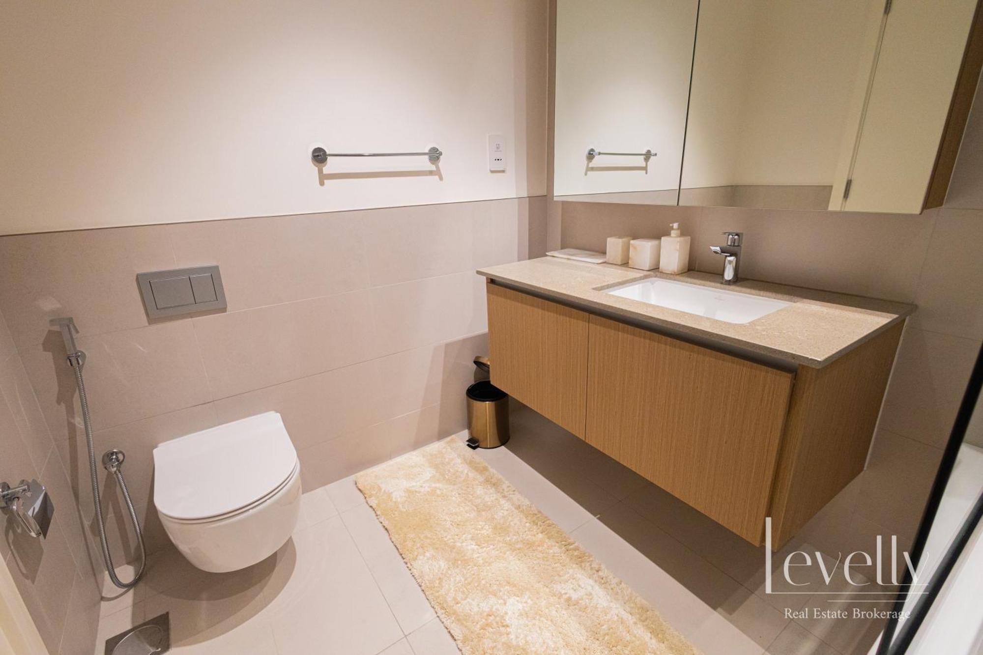 Spacious Modern 2br With Partial Burj Khalifa View Appartement Dubai