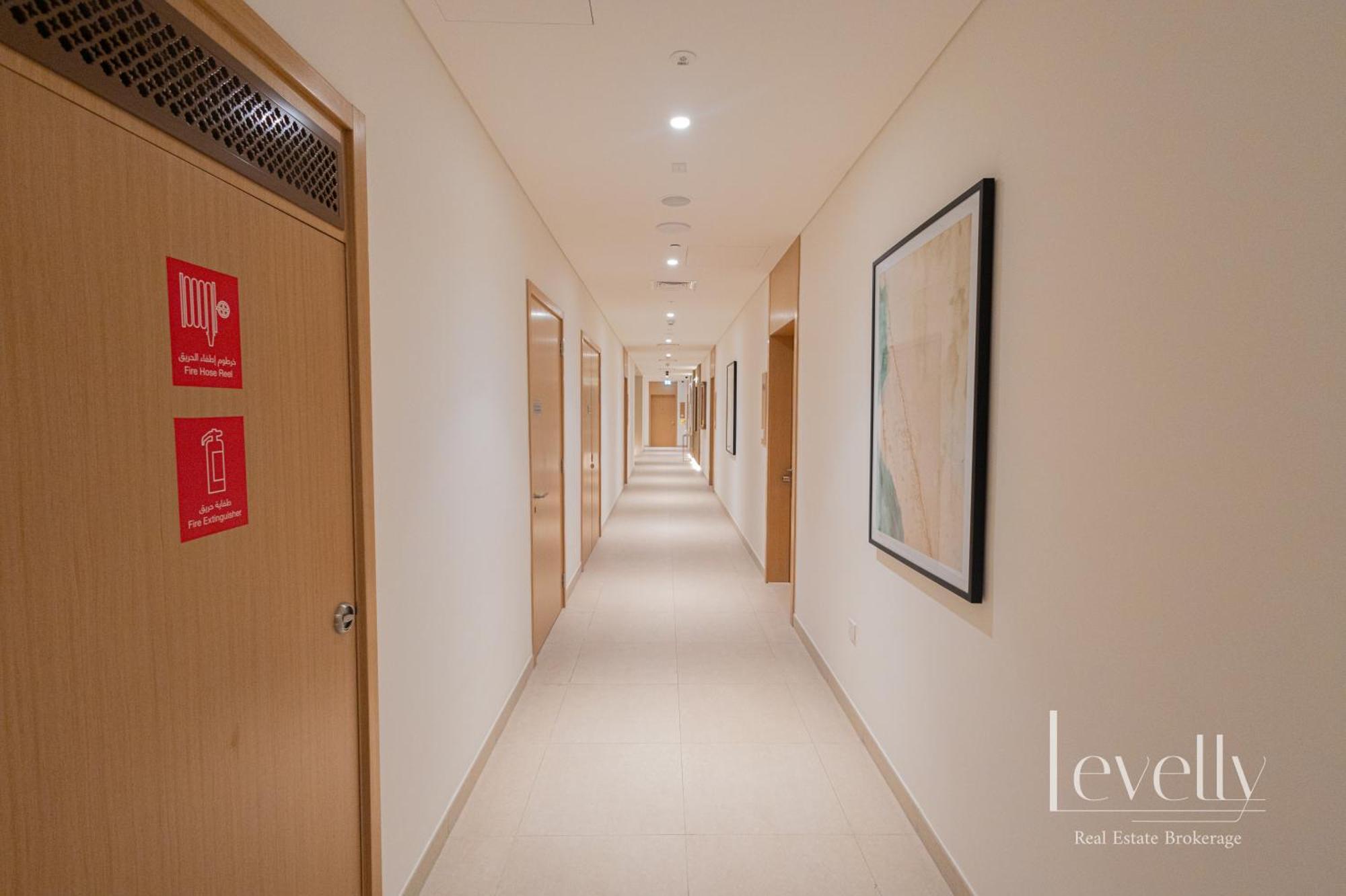 Spacious Modern 2br With Partial Burj Khalifa View Appartement *